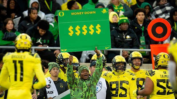 Oregon football sideline 2022 USATSI_21145809